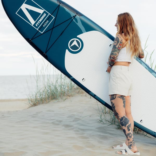 FitNord Aqua 330 SUP-brädset, KEMI (vit-svart), med glasfiberpaddel
