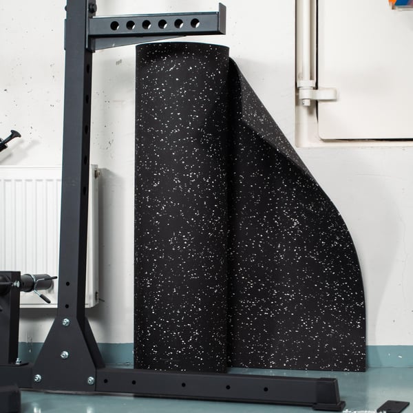 FitNord Gummimatta svart 4 mm (10m rulle), med vita prickar